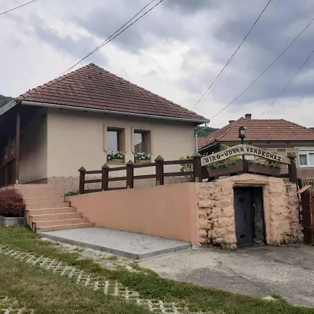 Biro-udvar Vendeghaz Apartment