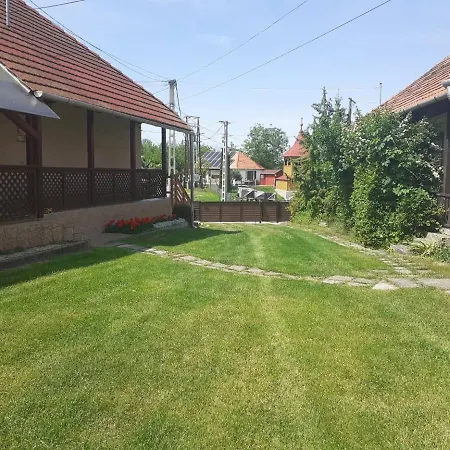 Biro-udvar Vendeghaz Apartment