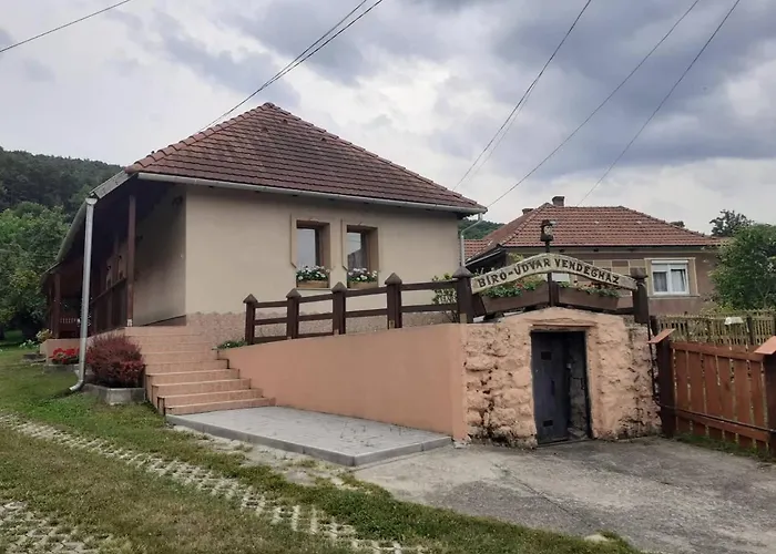 Biro-udvar Vendeghaz Apartment